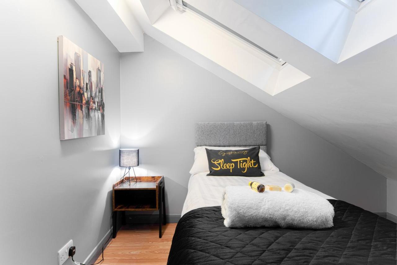 The Llangollen - Berwyn House Wrexham Extérieur photo